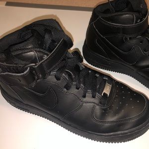 lightly worn in great condition and no creases